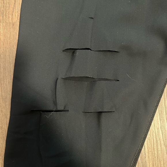 Alo High Waist Ripped Warrior Legging - Picture 6 of 9